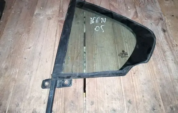 Volkswagen Jetta VI Rear vent window glass 5C6845213