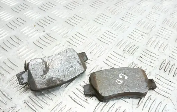 Toyota Avensis T270 Brake pads (rear) 