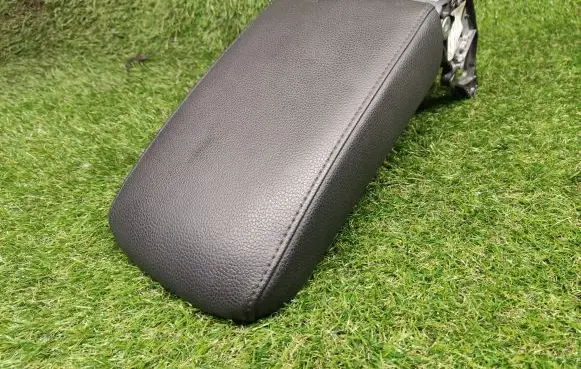Volkswagen Jetta VI Armrest 5C6864207