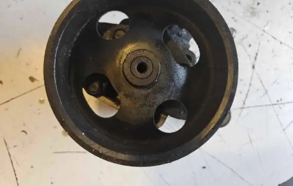 Nissan X-Trail T30 Power steering pump