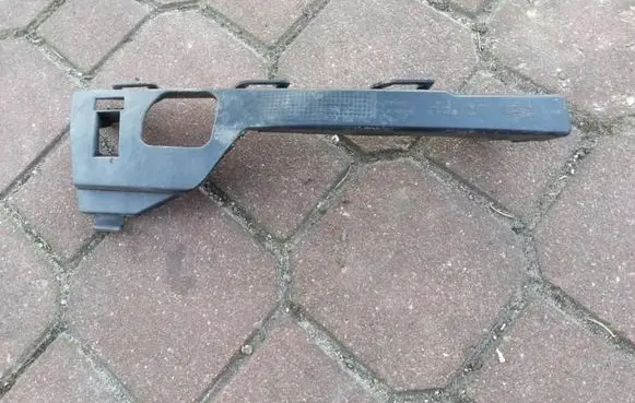 Ford Focus Headlight/headlamp mounting bracket 