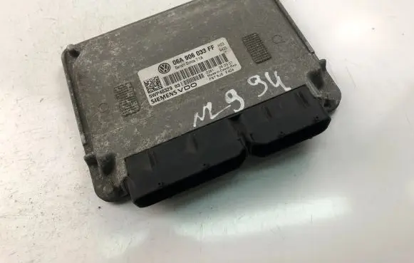 Seat Leon (1P) Engine control unit/module 06A906033FF