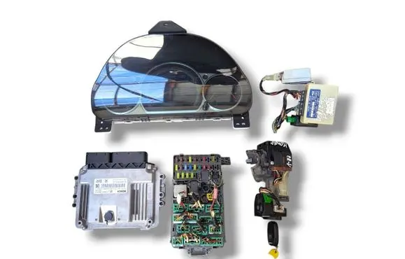 Honda CR-V Engine ECU kit and lock set 0281012095 37820-RMA-E18