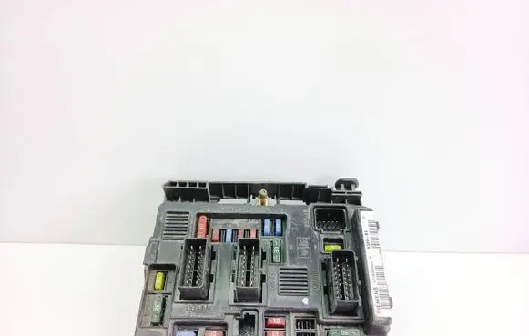 Citroen Berlingo Fuse module 9650618280 557739380