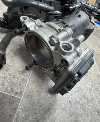 BMW 5 G30 G31 Throttle valve 8623324