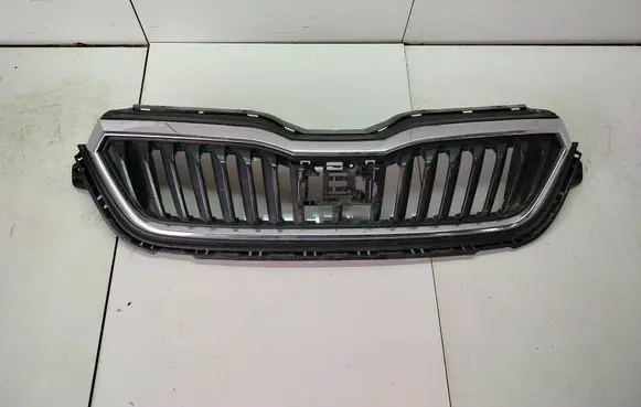 Front bumper upper radiator grill