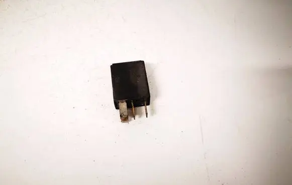 Volkswagen PASSAT B4 Other relay 8Z0951253