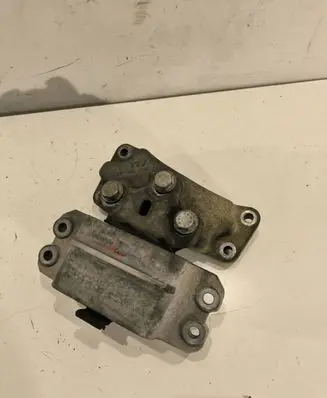 Volkswagen Golf V Engine mount bracket 1k0299555