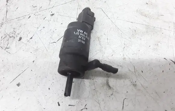 Audi A6 S6 C5 4B Windscreen/windshield washer pump 1J5955651