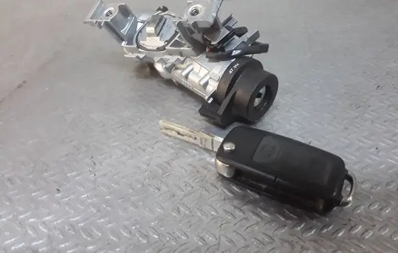 Volkswagen Golf V Ignition lock 1K0905851B 1K0905865