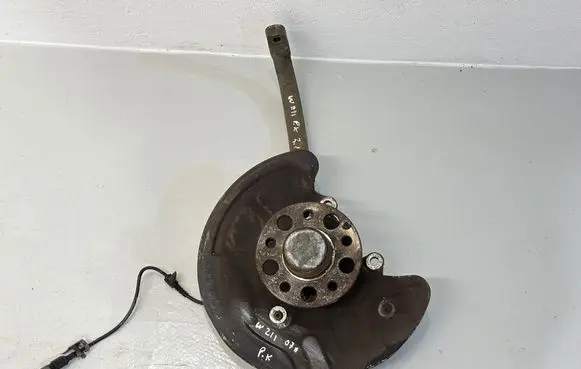 Mercedes-Benz E W211 Front wheel hub A2114200144 A2113302020 A2113303720