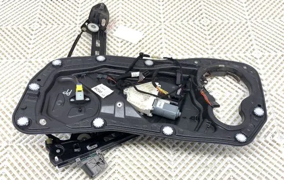 Volkswagen PASSAT CC Front door window regulator with motor 3C8959702