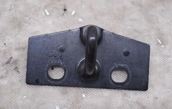 Opel Mokka B Rear door lock loop/hook striker 
