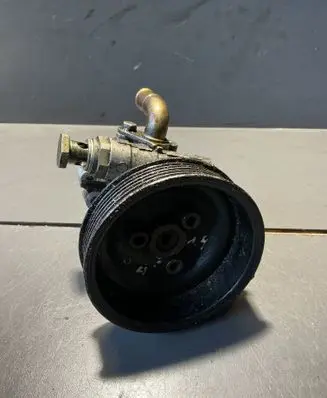 Volkswagen Golf IV Power steering pump 1J0422154B