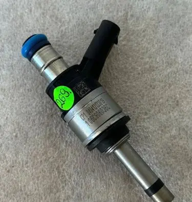 Audi Q7 4M Fuel injector 06C906036C