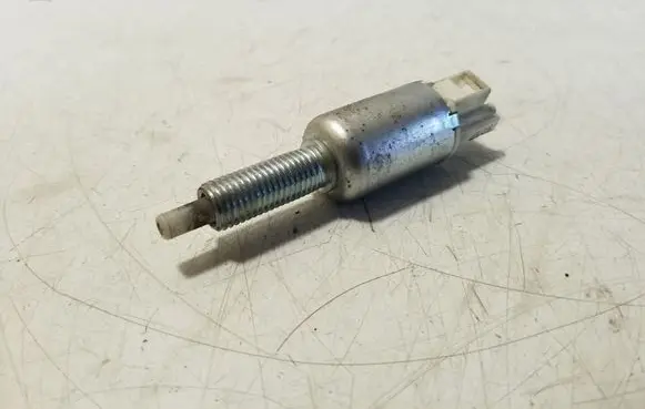 Suzuki Grand Vitara II Clutch pedal sensor 503F