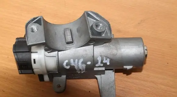 Volvo S80 Ignition lock 8628324