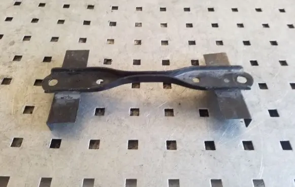 Toyota RAV 4 (XA20) Battery bracket 