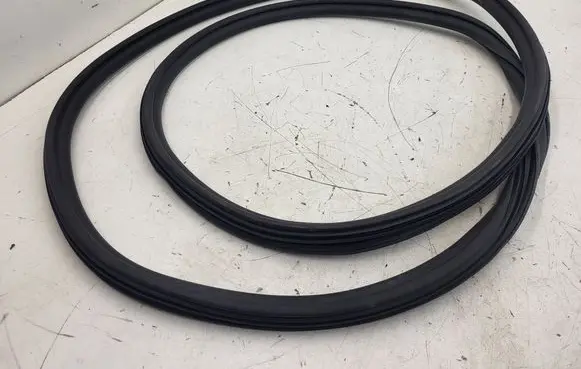 Porsche Macan (95B) Front door rubber seal 95B831721D