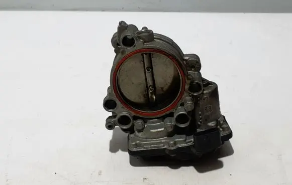 BMW 5 G30 G31 Throttle valve 8601651