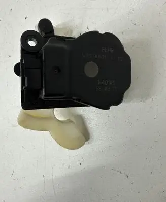 Opel Astra J Air flap motor/actuator U9518001 EAD105 280311