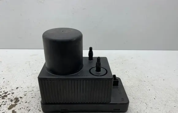 Mercedes-Benz C W203 Central locking vacuum pump 2038000048 0132006365 01171100134