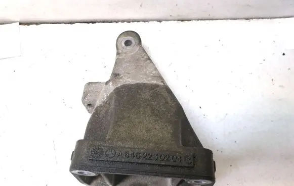 Mercedes-Benz Vito Viano W639 Engine mounting bracket A6462230204
