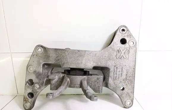 BMW 5 G30 G31 G38 Gearbox mounting bracket 6870619 513843 22326870619