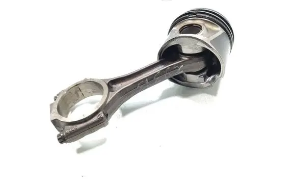 Mitsubishi Outlander Piston with connecting rod 