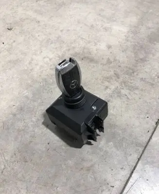 Mercedes-Benz E C207 W207 Ignition lock A2079052600
