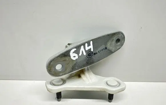 Mercedes-Benz C W204 Front door upper hinge A047058