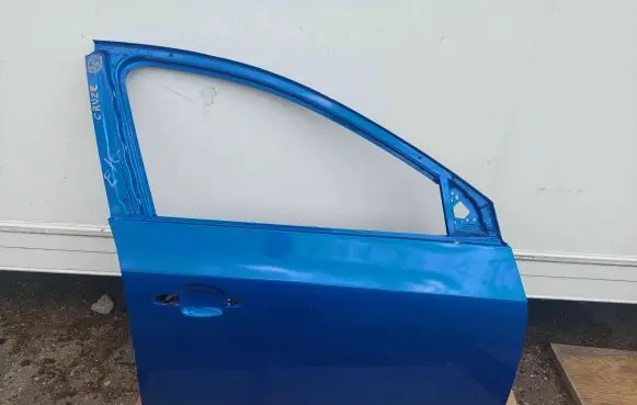 Chevrolet Cruze Front door