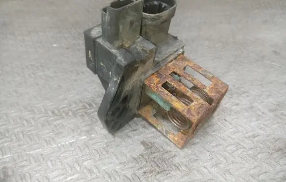Coolant fan relay