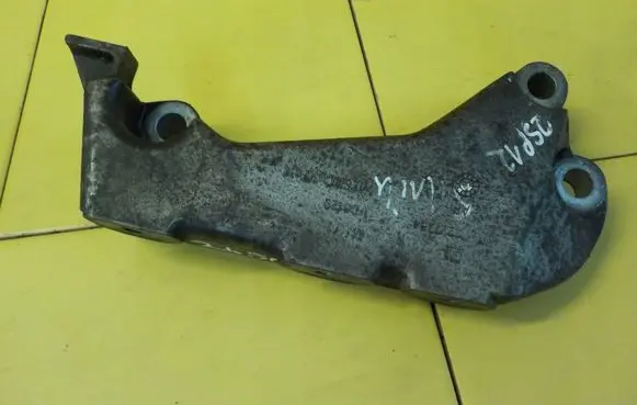 Opel Insignia A Engine mounting bracket 13227754