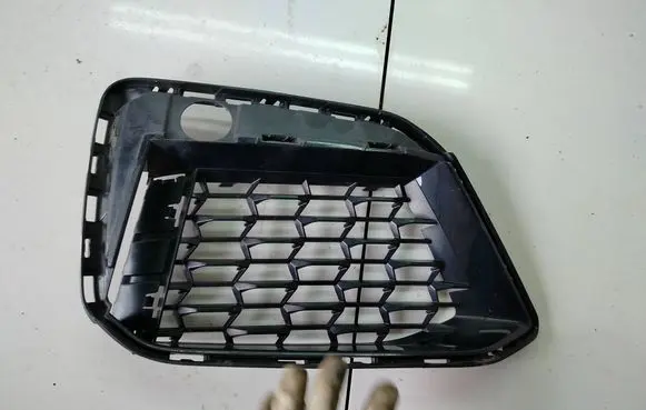 BMW 5 G30 G31 Front bumper lower grill 8098684