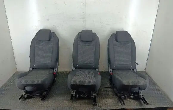 Peugeot 5008 Second row seats 