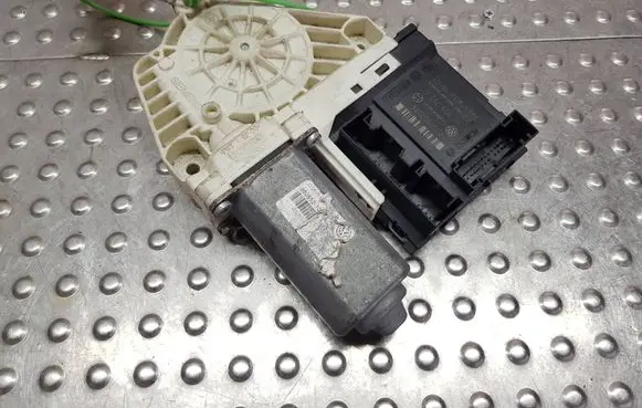 Volkswagen PASSAT B6 Front door window regulator motor S27698947 1K0959702K 1K0959792G