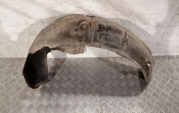 Volkswagen PASSAT B7 Front arch 