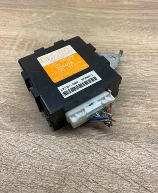 Toyota Corolla Verso AR10 Alarm control unit/module 081900F810