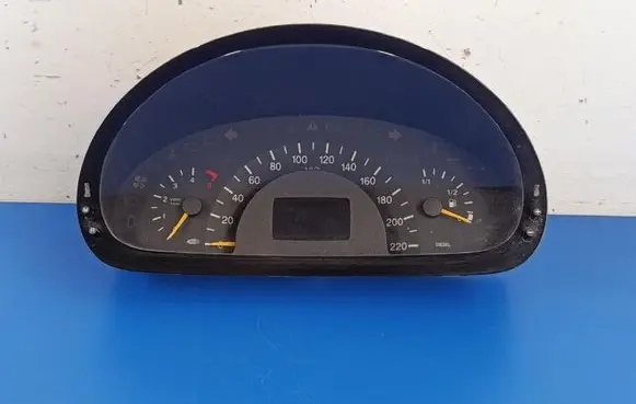 Speedometer (instrument cluster)