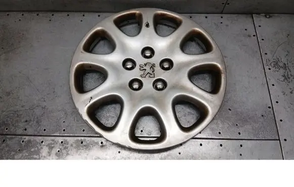 Peugeot 206 CC R17 wheel hub/cap/trim 9633955577