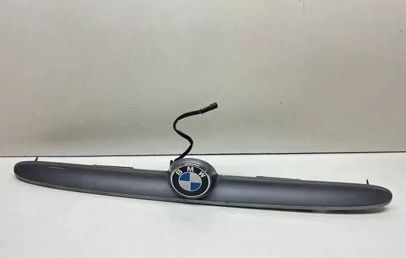 BMW 3 E46 Trunk door license plate light bar 8231893