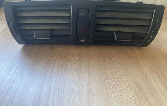 BMW 1 E81 E87 Dash center air vent grill 705918912