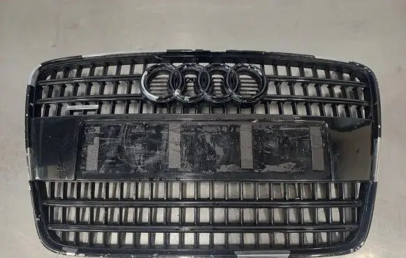Audi Q7 4L Front bumper upper radiator grill 4L0853651