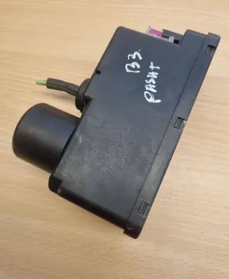 Volkswagen PASSAT B3 Central locking vacuum pump 357862257
