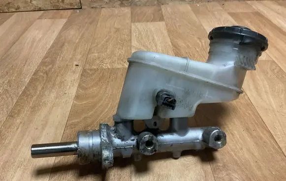 Honda Accord Master brake cylinder 