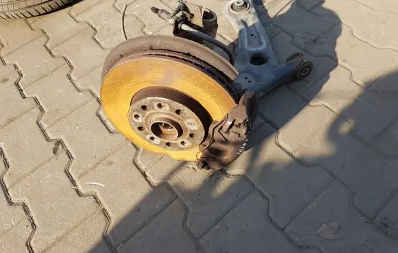 Skoda Superb B6 (3T) Front wheel hub spindle knuckle