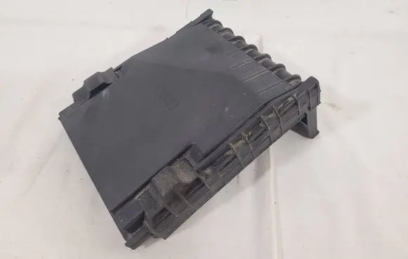 Volkswagen Golf V Fuse box cover 1K0937132F