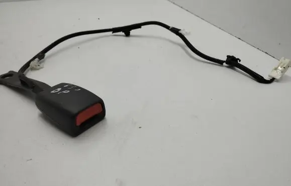 Toyota RAV 4 (XA40) Front seatbelt buckle