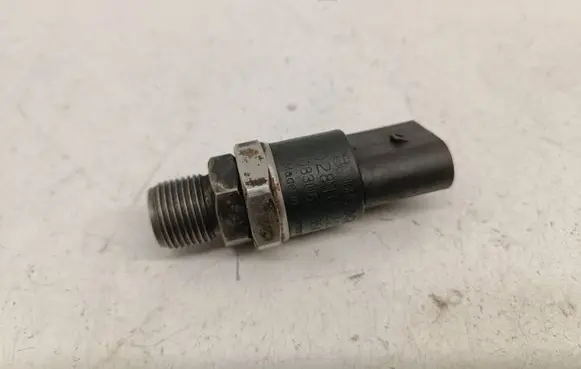 Mercedes-Benz A W168 Fuel pressure sensor A0041531528 0281002239 0041531528